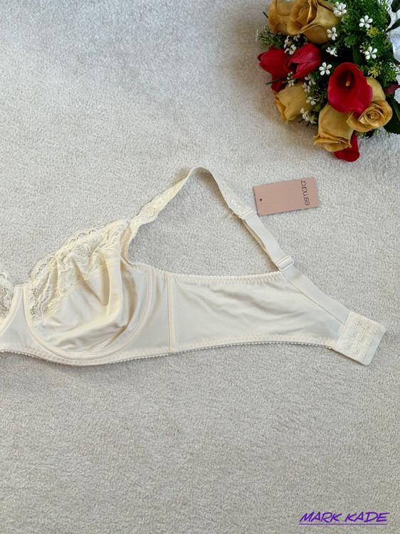 سوتین زنانه مینی مایزر اسمارا فنردار لیفت کننده و کوچک کننده سینه در رنگ کرم