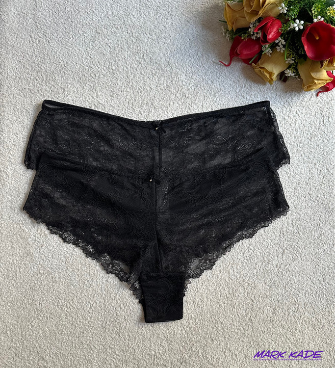 شورت زنانه گیپور اسمارا آلمان رنگ مشکی با طراحی ظریف و پارچه نرم، مناسب استفاده روزمره و استایل زنانه شیک