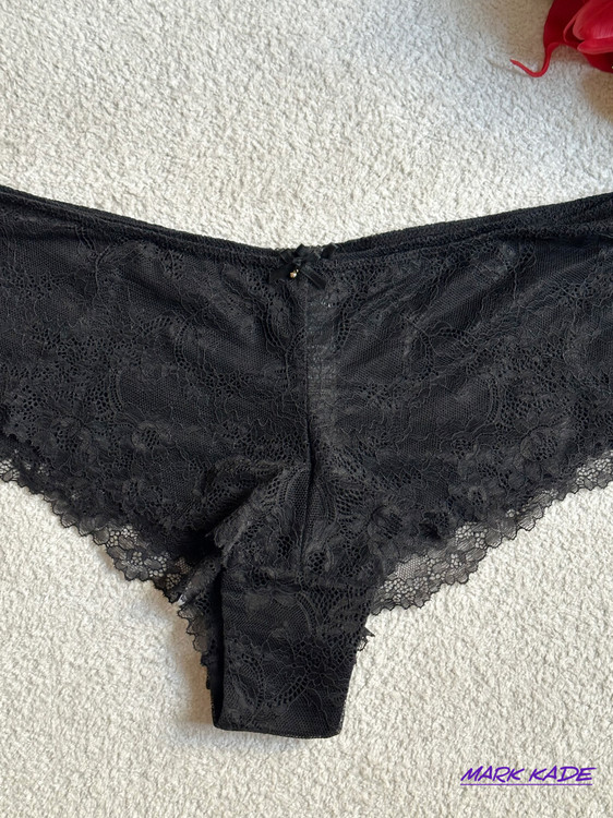 شورت زنانه گیپور اسمارا آلمان رنگ مشکی با طراحی ظریف و پارچه نرم، مناسب استفاده روزمره و استایل زنانه شیک