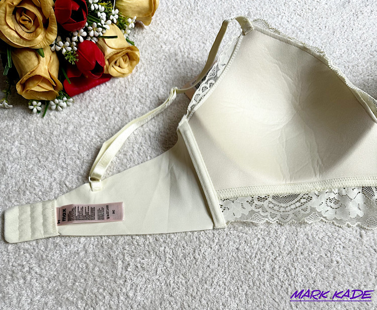 جزئیات سوتین پوشاپ مکس انگلیس | سوتین زنانه 80C | حجم دهنده و فرم دهنده_نمای داخل کاپ