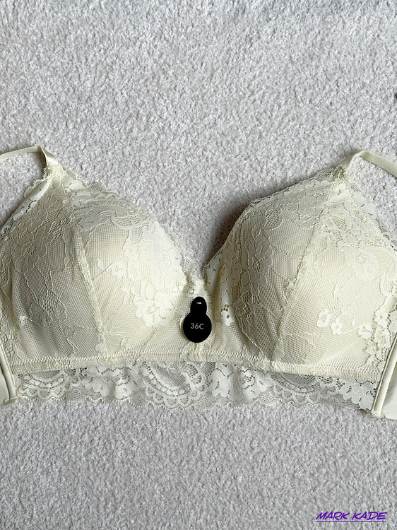 جزئیات سوتین پوشاپ مکس انگلیس | سوتین زنانه 80C | حجم دهنده و فرم دهنده_نمای جلو