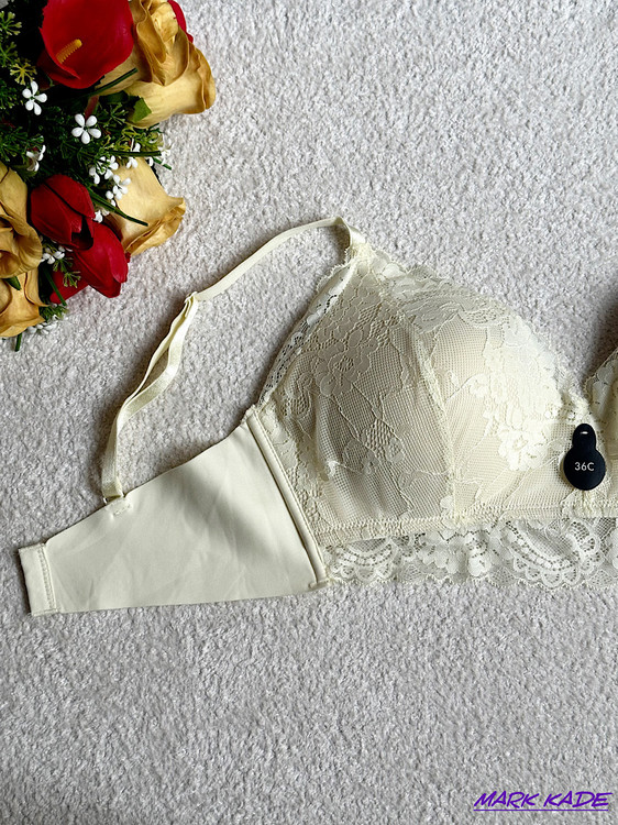 جزئیات سوتین پوشاپ مکس انگلیس | سوتین زنانه 80C | حجم دهنده و فرم دهنده _نمای جلو