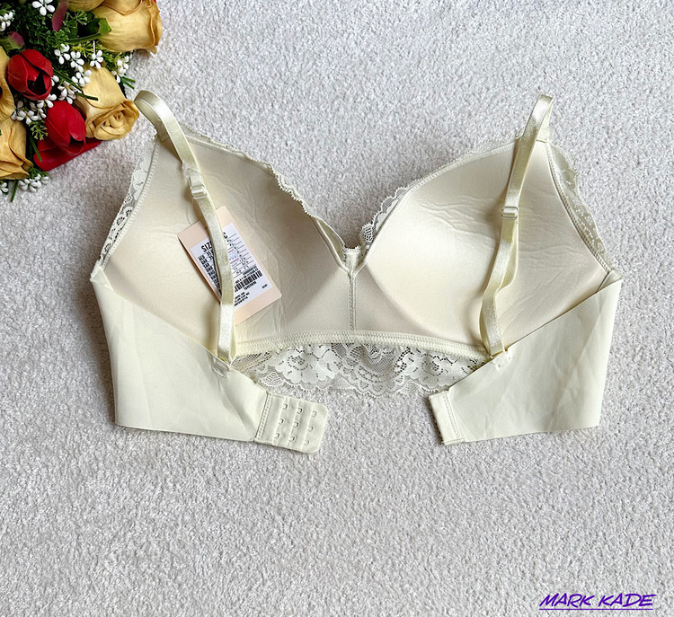 جزئیات سوتین پوشاپ مکس انگلیس | سوتین زنانه 80C | حجم دهنده و فرم دهنده_نمای پشت