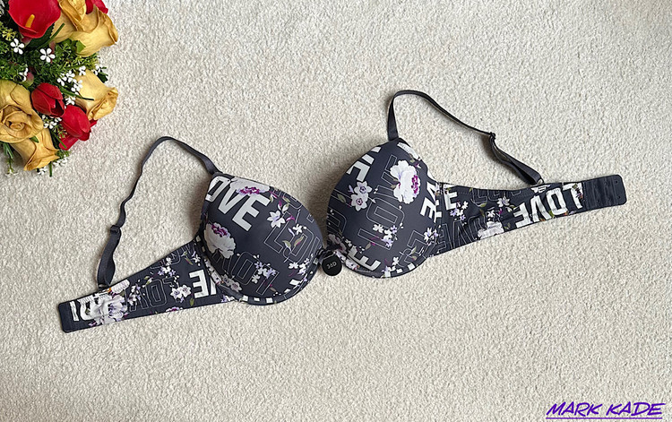 تصویر سوتین زنانه اسفنجی میکروفایبر برند مکس، سایز 80D، با پارچه نرم و لطیف و طراحی راحت.