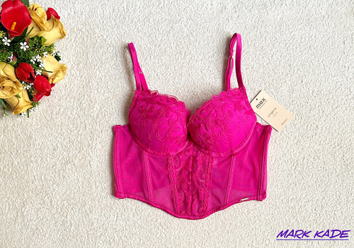 کراپ تاپ مجلسی زنانه مدل کرست به رنگ سرخابی از برند مکس، با طراحی شیک و مناسب مهمانیها.