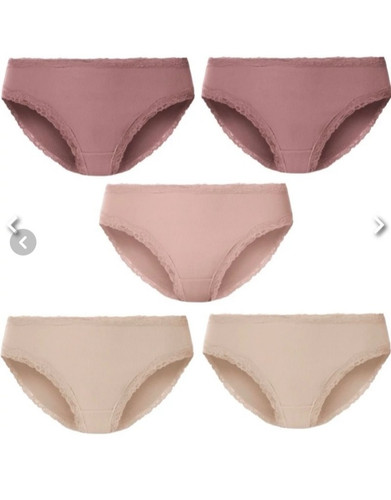شورت اسلیپ زنانه اسمارا با کمر گیپور پک 3 عددی - ضد حساسیت نمای نزدیک از جزئیات کمر گیپور و بافت ضد حساسیت شورت اسلیپ اسمارا زن با شورت اسلیپ کمر گیپور اسمارا، نماد ظرافت، راحتی و پوست سالم