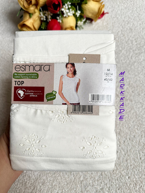 تیشرت زنانه سفید نخی اسمارا با سوزندوزی ظریف روی سینه و لبه آستین