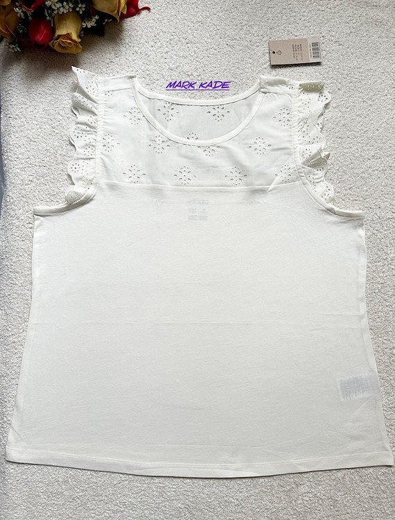 تیشرت زنانه سفید نخی اسمارا با سوزندوزی ظریف روی سینه و لبه آستین