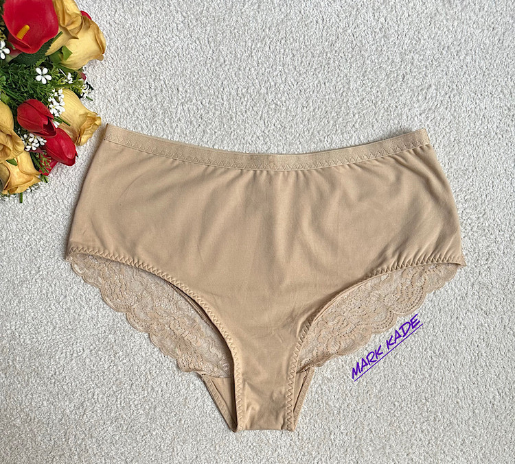 شورت زنانه نخی اسمارا آلمان با جزئیات گیپور و کمر کشی