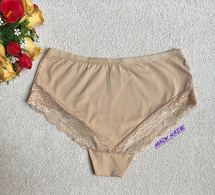 شورت زنانه نخی اسمارا آلمان با جزئیات گیپور و کمر کشی