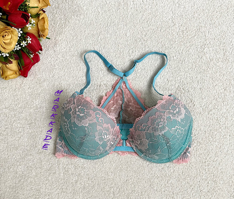 سوتین اسفنجی زنانه BODY FLERT آلمان با قزن در جلو، راحت، خوشفرم و مناسب استفاده روزمره