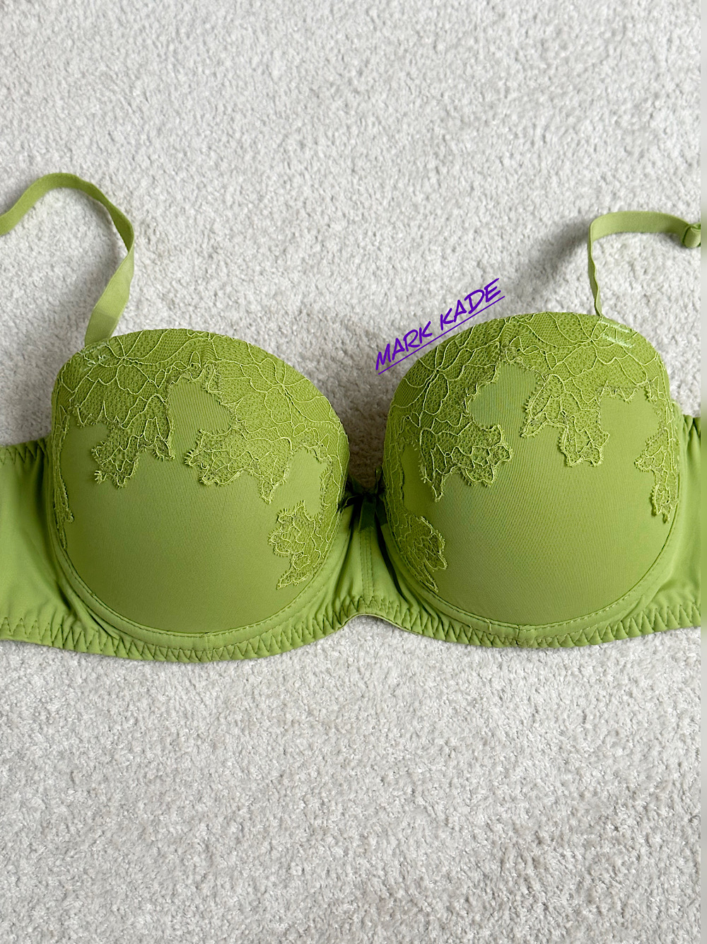 سوتین اسفنجی زنانه BODY FLERT آلمان سایز 70C، راحت، لطیف و مناسب استفاده روزمره