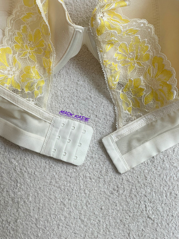 سوتین زنانه گیپوری لایه نازک BODY FLIRT آلمان سایز 90C، ظریف، راحت و مناسب استفاده روزمره از فروشگاه مارک کده.