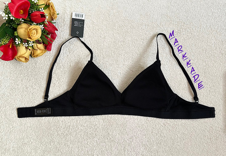 جربه کنید راحتی بینظیر با سوتین نخی کبریتی اسمارا آلمان در سایز Small. طراحی شده با پد متحرک برای تناسب دلخواه شما، این سوتین ترکیبی عالی از جنس مرغوب، کیفیت آلمانی و استایل روزمره را ارائه میدهد.