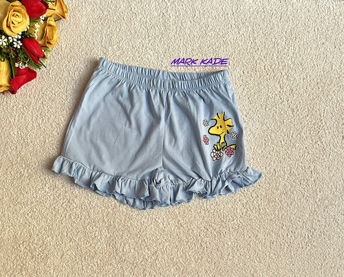 شورتک دخترانه ۴ تا ۶ سال از جنس نخی اورجینال؛ راحت، سبک و مناسب استفاده روزمره، بازی و خانه. انتخابی کاربردی از مارک کده.