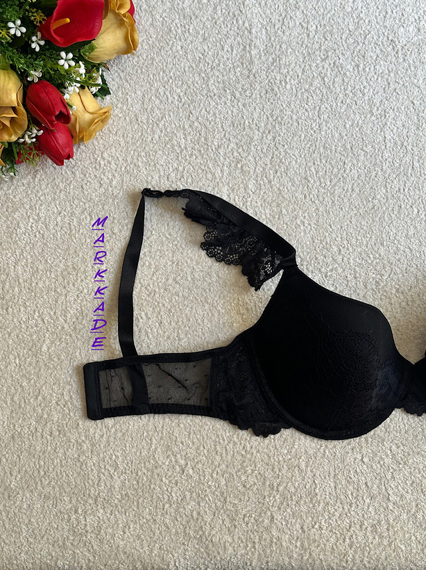 سوتین زنانه اسفنجی گیپور ضد حساسیت اسمارا آلمان در سایز 80C؛ ترکیبی از راحتی، فرمدهی مناسب و طراحی ظریف برای استفاده روزانه.