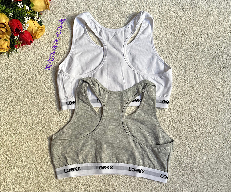 با پک ۲ عددی نیم تنه زنانه نخی لوکس (LOOKS)، راحتی و سبکی را به روزهای خود هدیه دهید. این نیمتنهها با جنس نخی لطیف و طراحی ساده و کاربردی، انتخابی ایدهآل برای استفاده روزمره و ایجاد حس آسودگی بینظیر هستند.
