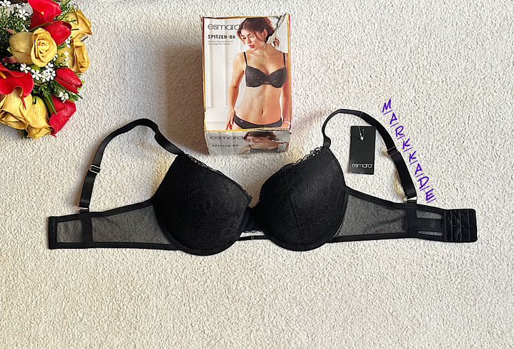 تجربهای از ظرافت و راحتی با سوتین زنانه اسفنجی اسمارا آلمان (سایز 80C). ترکیب بینظیر تور و گیپور با خاصیت ضد حساسیت، این سوتین را به انتخابی ایدهآل برای زیبایی و آسایش شما تبدیل کرده است.