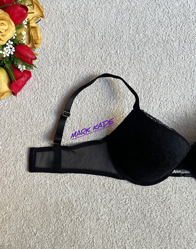 تجربهای از ظرافت و راحتی با سوتین زنانه اسفنجی اسمارا آلمان (سایز 80C). ترکیب بینظیر تور و گیپور با خاصیت ضد حساسیت، این سوتین را به انتخابی ایدهآل برای زیبایی و آسایش شما تبدیل کرده است.