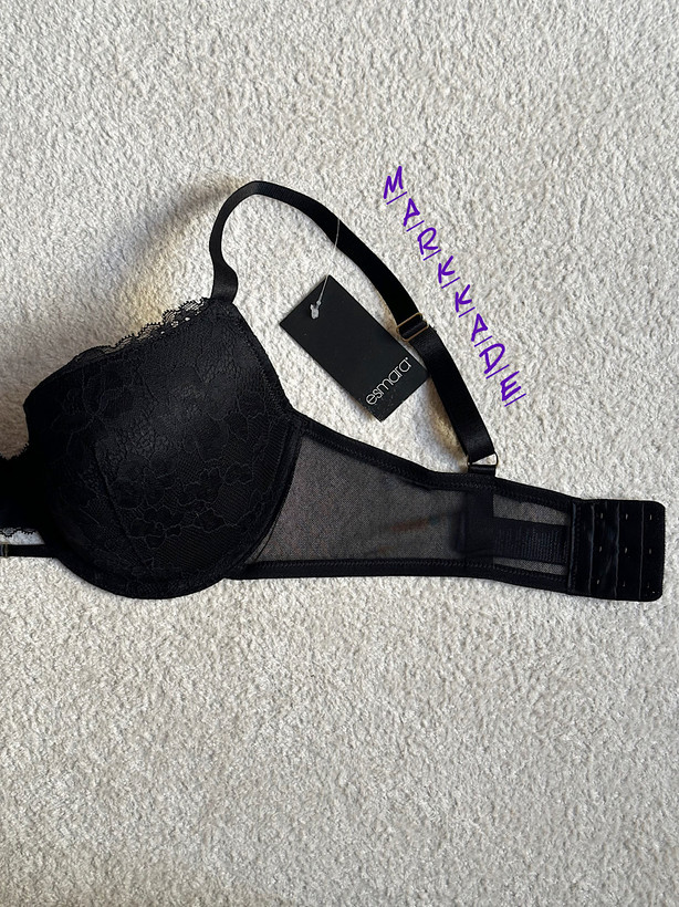 تجربهای از ظرافت و راحتی با سوتین زنانه اسفنجی اسمارا آلمان (سایز 80C). ترکیب بینظیر تور و گیپور با خاصیت ضد حساسیت، این سوتین را به انتخابی ایدهآل برای زیبایی و آسایش شما تبدیل کرده است.