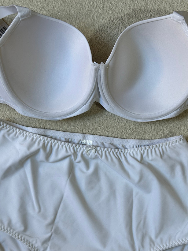 ست لباس زیر زنانه اسمارا اسفنج نازک میکروفایبر سایز 85D و شورت سایز XL فاق نخی