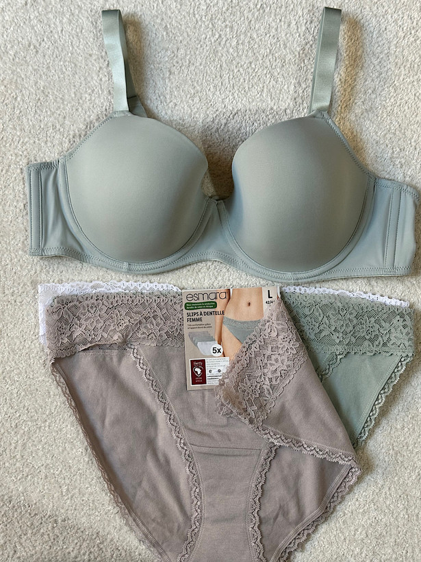 ست سوتین میکروفایبر و شورت نخی کمر گیپور اسمارا رنگ صابونی سایز 90C و M